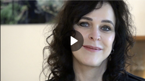 Persoonlijk tot het uiterste, Henriëtte van Gasteren en de kunst van verzet Of het werk van fotograaf en videokunstenaar Henriëtte van Gasteren nou over zichzelf of over anderen gaat, het is altijd persoonlijk. Van Gasteren kan niet anders, want zij heeft een verhaal te vertellen en taboes te doorbreken. Zoals met haar project ‘Silent Scream’, waarin zij slachtoffers EN daders van seksueel geweld portretteert.